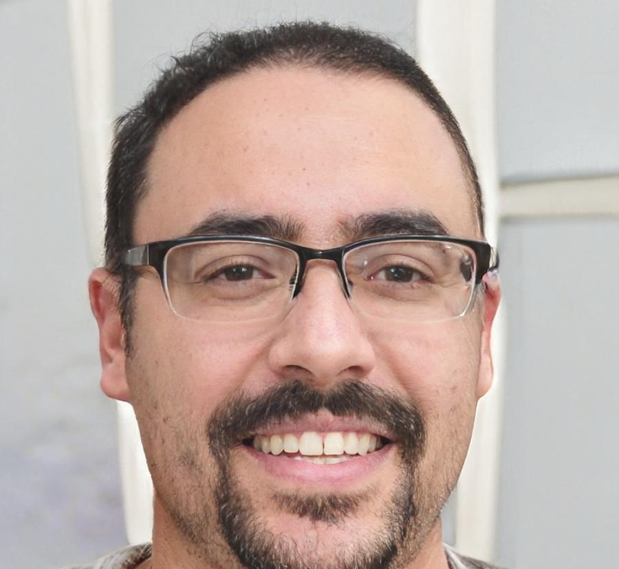 Retrato profesional de Carlos Mendoza